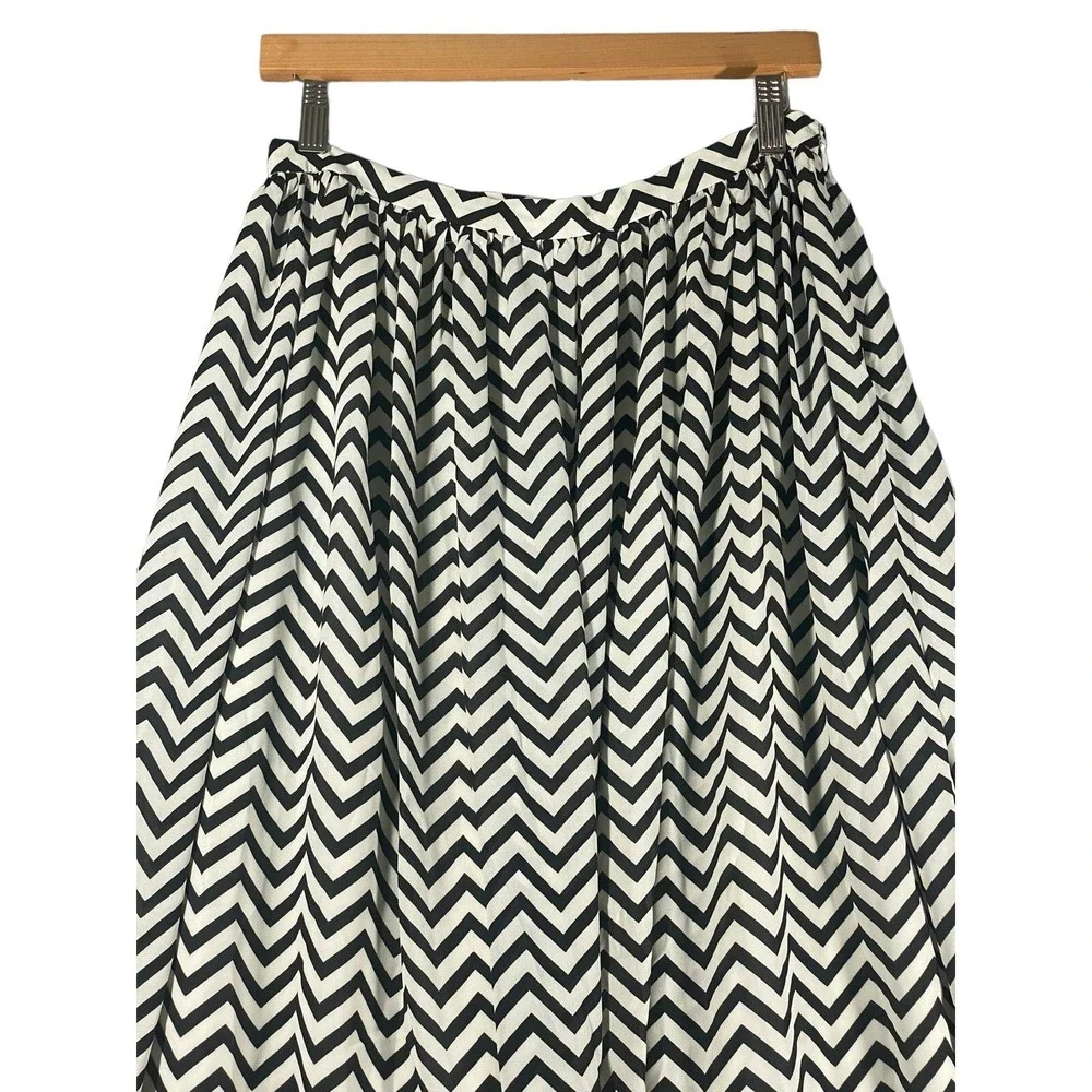 Rhyme Los Angeles Womens Black and‎ White Chevron Skirt Size Medium